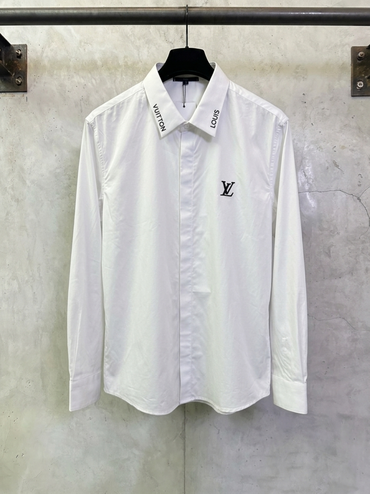 3 lv shirt - الصورة 1
